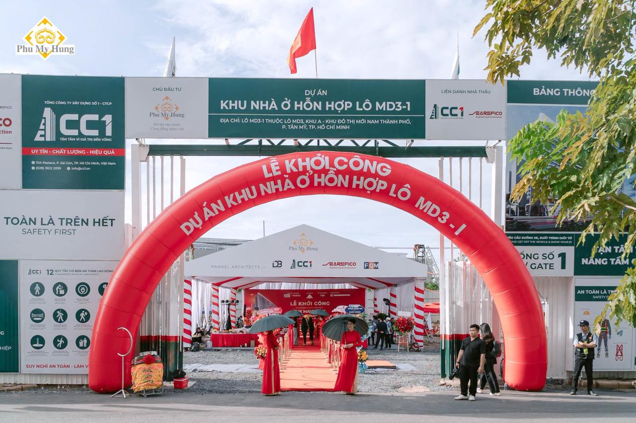 Cổng chào lễ khởi công The Maverick